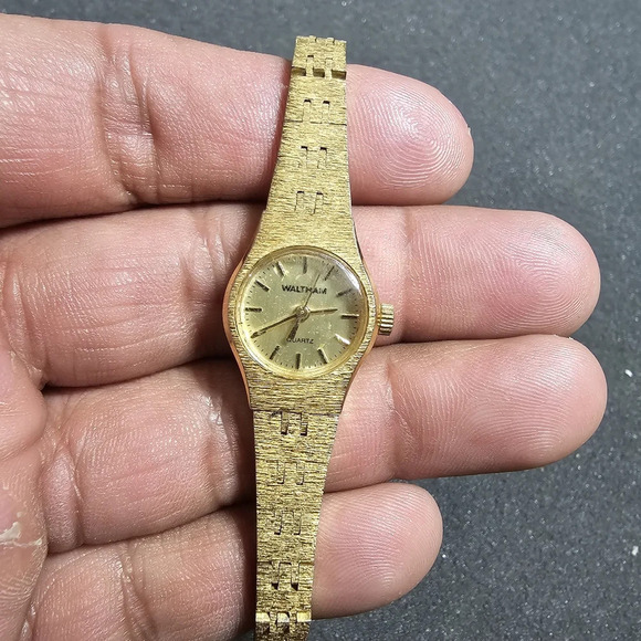 Vintage Waltham Ladies Quartz Cocktail Watch Gold Tone Working WL098 shows signs - Picture 1 of 10